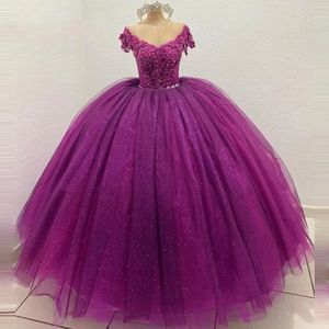 Quinceanera sukienki Księżniczka Sweetheart Flowes Freading Fioletowa suknia balowa z aplikacjami koronkowy Tiul Sweet 16 Debiutante Party Birthday Vestidos de 15 Anos 17