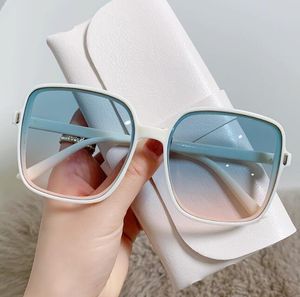 2022 Großhandel Designer Runde Sonnenbrille Original Brillen Outdoor Shades Rahmen Klassische Dame Spiegel für Frauen Männer Fahren Sun Wer Dfg