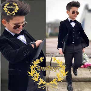 Suits pojkar sammet kostym 3 -stycken formella jacka byxor Vest Business Style Kids Blazer Party Pants Set Costume Enfant 230216