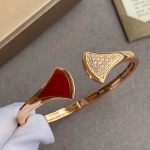 Bracciali di design di lusso Bracciale da donna Charm Bangle Moda di tendenza tempestata di diamanti di alta qualità bracciali gioielli regalo boutique
