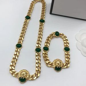 Kolye Bilezikler Klasik Moda Altın Kaplamalı İki Parçalı Set Bilezik Kolyeler Tasarımcı Kadın Vintage Lion Head Emerald Stone Colares E