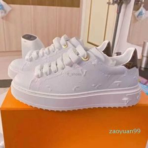 Zapatos informales de marca 2023, zapatos Retro de cuero de alta calidad para hombre con cordones, zapatos deportivos con estampado 3D a la moda para mujer, zapatos blancos pequeños K66