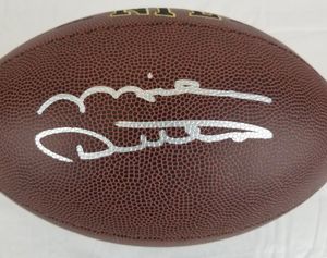 Mike Ditka Okoye Mahomes Favre Roaf Hunt Clark Kelly Johnson Autographed Podpisano Signatured Signaturer Autograph Collectible Football Ball