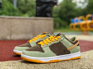 2023 Skate Shoes Mens Woman Dnks Low Dusty Olive Pro Gold Sports Designer Skateboarding Shoes Outdoor Trainers Sneakers