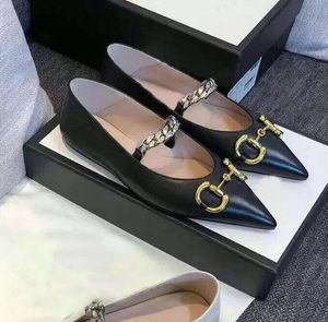 Mode kvinnors skor platt kl￤nningskor designer metallkedja pekade sandaler 100% ￤kta kohud l￤derbokst￤ver mule prinsessan kliver p￥ lata casual skor.