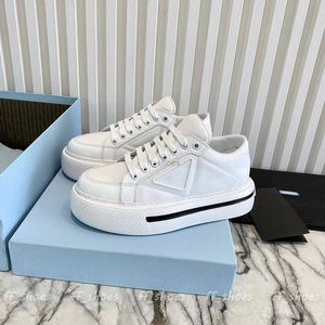 2023 Fashion Sneakers Donna Designer Luxury Sport Scarpe casual Nylon riciclato Scarpa in pelle lucida Comoda sneaker bianca da donna traspirante di alta qualità