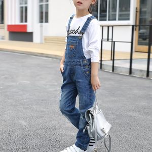 Tute Bambini Salopette di jeans 2023 Primavera Grandi ragazze Cowboy Foro cinturino con bretella Pantaloni Bambini Cintura coreana Pantaloni Jeans casual Abbigliamento