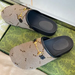 Summer Men Men Slippers Designer clássico preguiçoso Baotou chinelos 100% de couro ladra de camurça letra letra feminina sapatos de cheiro de metal sandálias grandes tamanhos grandes 16