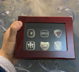 6 Stück Chicago Basketball Team Champions Championship Ring Set mit Holzbox Souvenir Männer Frauen Junge Fan Geburtstagsgeschenk 2023 Hip Hop Schmuck Sport