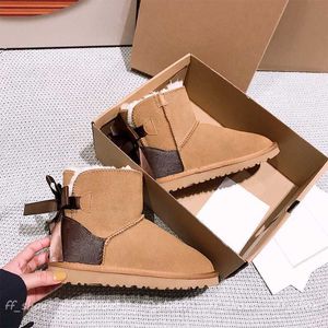 2023 Boots Soft Snow Comfortable Sheepskin Keep Warm Plush Shoes Designer Cooperation Styles Women Classic Fashion Boot Bow Platform Booties