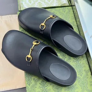 Hommes d'été Pantoufles de plage classiques Designer Lazy Flat Baotou Tongs 100% cuir dame Diapositives Daim lettre femmes chaussures peau de vache Métal mens Sandales Grande taille 10