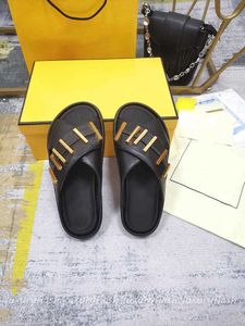 2023 Sandali da donna Moda Pantofole Luxury Designer Lady Cross Slipper Signori colorati con lettera in pelle Slide Alta qualità EUR 35-42