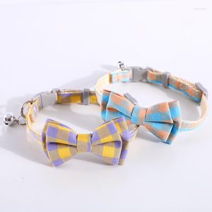 Hundhalsar katt krage bowknot justerbar säkerhet spänne fluga tillbehör för katter med klocka brittisk stil pläd husdjur halsband 1 st