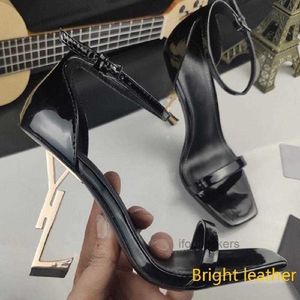 المصمم Sandal Opyum Stiletto Heels الكلاسيكية الخناجر الكعب الصنادل أزياء أزياء الكعب الكعب أحذية الأحذية