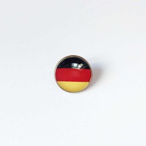 Spilla con bandiera nazionale della Germania, spilla da calcio per la Coppa del Mondo, decorazione per banchetti di alta classe, regalo per feste, distintivo in metallo commemorativo in cristallo