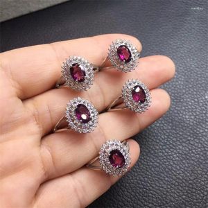 Dekorativa figurer Fashion Elegant Women Silver Color Garnet Inlaid Red Stone Engagement Wedding Rings for Jewelry Gift 1st