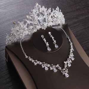 Set di gioielli da sposa Cuore di lusso Cristallo da sposa Zircone cubico Corona Diademi Orecchino Collana girocollo Perline africane 230215