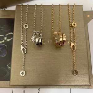 Sets High Quality Women Designer Earrings Necklace Simple V Bracelet Titanium Steel Heart Love Pendant Fashion Jewelry