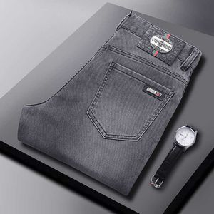 Весна 2022 и летние джинсы Busin Men's Premium Smoky Grey Light Luxury Fashion High-Clim Slim маленькие прямые штаны