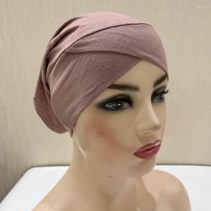 Abbigliamento etnico Berretto interno alla moda musulmana con foro per l'orecchio Jersey elasticizzato sotto la sciarpa Cappellino hijab incrociato sul davanti Cofano turbante da donna