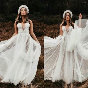 Bröllopsklänning vintage en linje klänningar bohemian v hals spetsar applikationer illusion boho svep tåg brudklänningar
