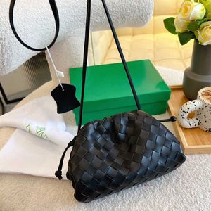DHGATE Luxury Designer Rep Full Grain Woven Leather Shoulder Clutch Bag H￶gkvalitativ mjuk l￤derv￤vd samlad mini Pouch Tygv￤ska