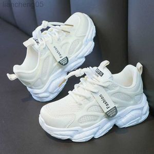 Sandaler Big Girls Mesh Breattable White Sneakers för barns koreanska version Plattform Sport som kör Daddy Shoes 5 6 8 10 11 12 år W0217