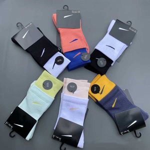 Mäns elit basketstrumpor Nytt brev avbrutit Terry Thicked Non-Slip Sports 17 Colors Sock GE3