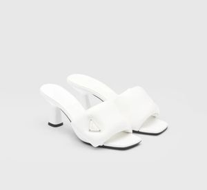 10A retro luster Jakość designerska Klasyczne kapcie miękkie wyściełane sandały nappa sandały mody damskie obcasy