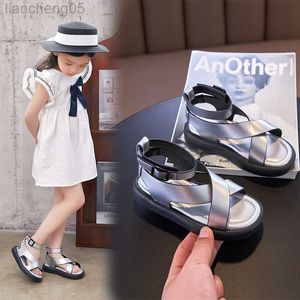 Sandaler 2023 Nya sandaler Sommarbarn Simple Beach Shoes Children Cross Fashion Sandals Solid Children's Sandals Cool Non-Slip Hot W0327