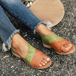 Sandały 2023 Dam Casual Flat Women Fashion Buty Gladiator Summer Wygodne obuwie biuro