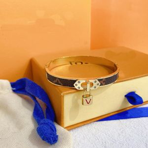 Neue Stil Armbänder Frauen Armreifen Designer Brief Schmuck Kunstleder 18K Gold plattiert Edelstahl Frauen Armband Hochzeitsgeschenke Accessoires S0223 Paty AA