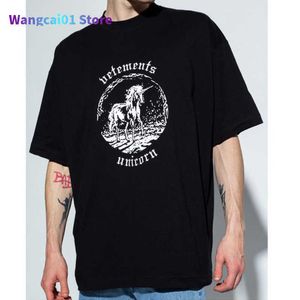 WANGCAI01 HERS T-SHIRTS 2022 Nya Rose Red Black Vetents Overdimensionerade T-shirt Men Kvinnor Högkvalitativa VTM Top Unicorn Print Broidery Vetents Tees 0217H23