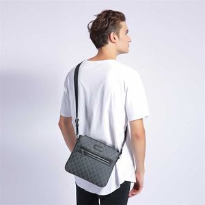 neue Herrentasche Senior Feeling Flower kleine quadratische Tasche vielseitige Unterarmtasche für junge Männer Sling Single-Shoulder Messenger Bag