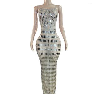 Scene Wear Mesh Transparent Long Dress Shining Silver Sequin Rhinestones Födelsedagskläder för kvinnor Sexig fest Firar