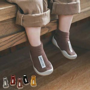 Pantofole da pavimento per bambini primi camminatori Scarpe da passeggio marroni per neonati Scarpe da ginnastica comode per calzini da bambina con suola morbida