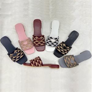 Modische Luxus-Designer-Hausschuhe aus besticktem Stoff, Sommer-Slipper, Gummi-Slipper, niedrige Absätze, metallische Slide-Sandalen, Strand-Hausschuhe für Damen, Größe 36–42