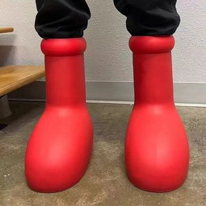 2023 mais novo MSCHF Men Women Rain Booties Designer grande bota vermelha Botas grossas antiderrapantes Bootie de plataforma de borracha Sapatos astro boy da moda tamanho 35-44