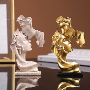 Dekorative Objekte Figuren Mini-Harz-Liebhaber-Statue Figur küssende Haltung Modell Handwerk Skulptur Ornament Heimdekoration Desktop-Weinschrank-Dekoration 230217