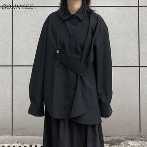 Bluzki damskie koszule Solidne czarne kobiety Nieregularny projekt w stylu koreańskim długim rękawem UNISEX UNISEX Single Beded Fashion All-Match Chic Tops 230217