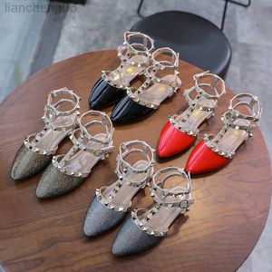 Sandals Girls Rome Sandals Summer New Children's Korean Fashion Rivet Metal Designer Closed-toe Soft Princess Shoes Flat Beach Sandals W0217