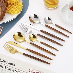 Servis uppsättningar 4st Portable Cutlery Set rostfritt stål Lyxig camping resesked