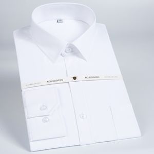 Camicie eleganti da uomo Manica lunga Camicia basic solida vestibilità standard Patch Tasca singola Ufficio formale sociale bianco da lavoro di alta qualità 230216