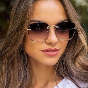 Güneş gözlüğü 2023 Güneş Gözlükleri Kadınlar Çerçevesiz Moda Büyük Kutu Gradyan Renk İnce Gölge
