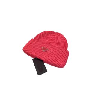 Hüte Designer Männer Frauen Unisex schwarz klassisch zart kompakt tragbar mit Buchstaben Cappello trendiger Winter gewöhnliche Strickmütze Designer