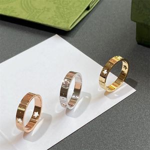 Creative Stars Mens Love Designer Rings for Women Trendy Ins Letter Delicate Romantic Wedding Hollowed Out Bague Homme Silver Color Plated Gold Ring E23