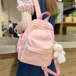 Skolväskor enkla kvinnor ryggsäck med hänge avslappnad väska för tonåring flicka college student fast färg liten axel resor