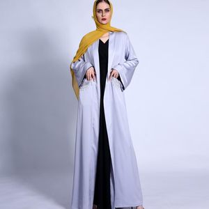 Etniska kläder 2023 Ramadan Satin Cardigan med bred manschetter spetsar fransade diamantfickor Dubai Middle East Chic Gown Woman Jilbab