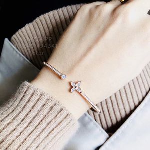 LW Idylle Blossom Twist Bangle Bracelets For Women Diamond Diamond Pure Silver Gold 18K Reproductions officielles Style Classic Never Fade Gift For Girlfriend 025
