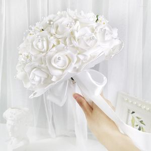 Flores decorativas Buquê de flor de noiva branca Buquê Nórdica Damas de honra segurando com fita de pérola para suprimentos de decoração de festa de casamento